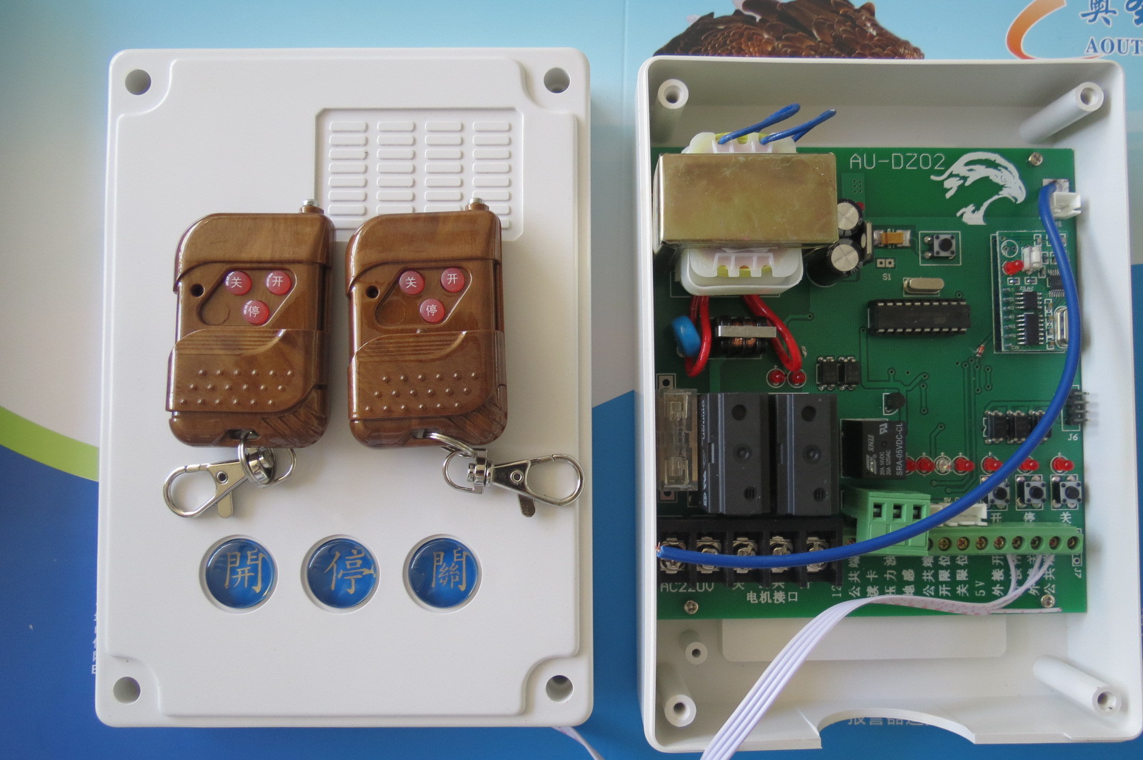 本公司專(zhuān)業(yè)生產(chǎn)伸縮門(mén)/卷簾門(mén)/道閘/管狀電機(jī)等控制器